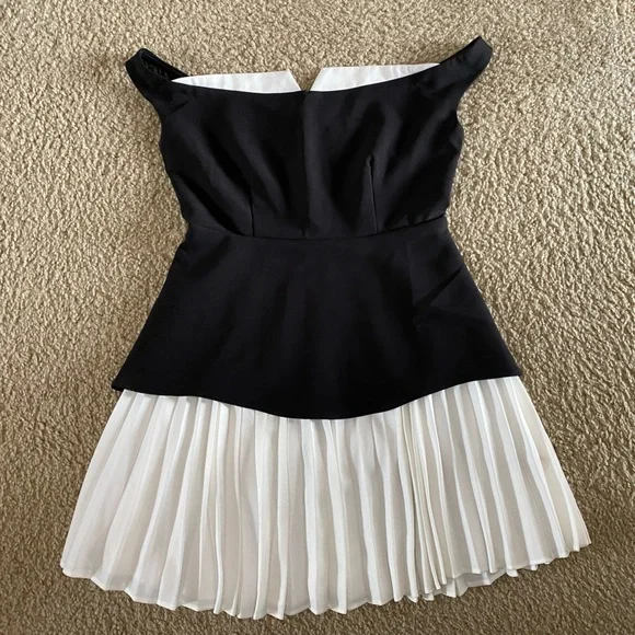 Commense Patchwork Off Shoulder Pleated Mini Dress - Picture 2 of 5